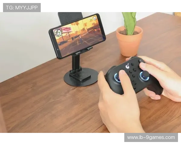 带散热器的充电游戏手柄提升游戏体验，长时间畅玩不再发烫